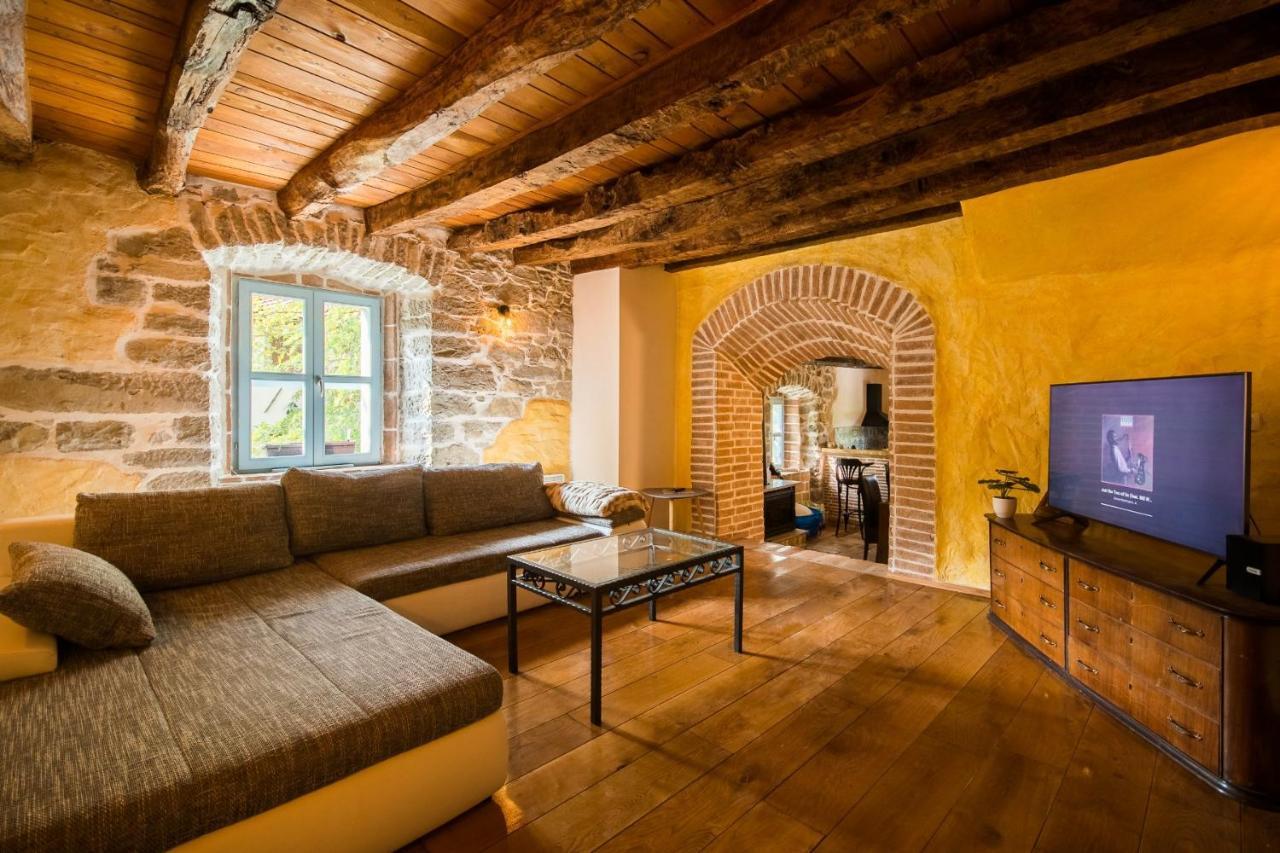 Stone House Apartman *